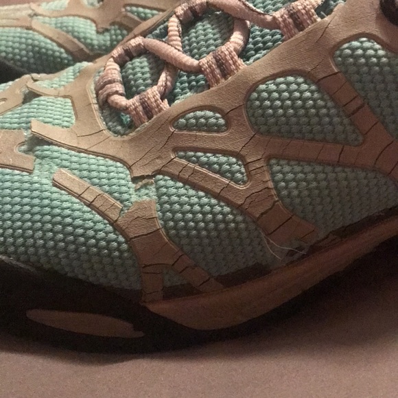 Gently use keen hikers - Picture 4 of 4